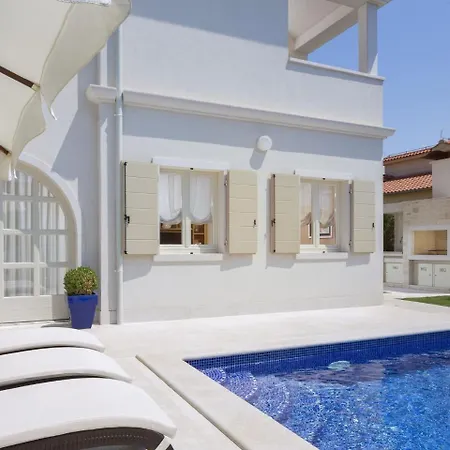 Luxurious In Vabriga With Swimming Pool Tar-Vabriga